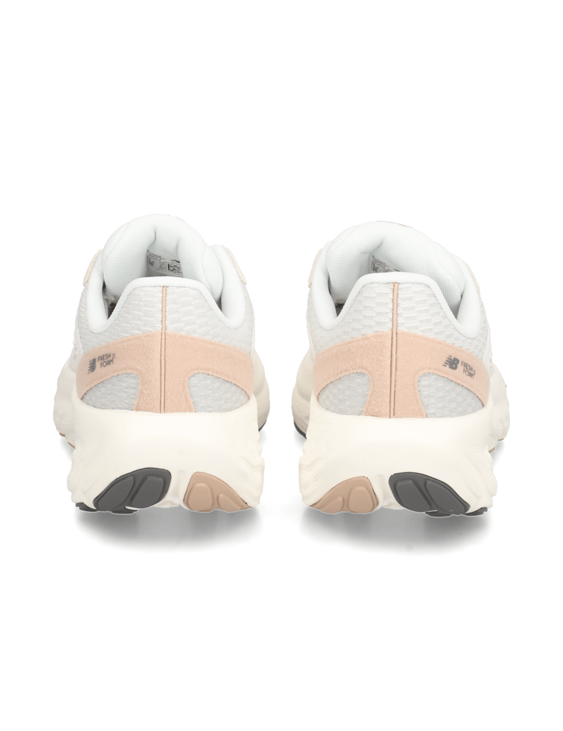 New-Balance-UTRNAE-schwarz