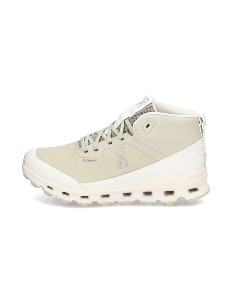 On-superge-srednje-višine-črna