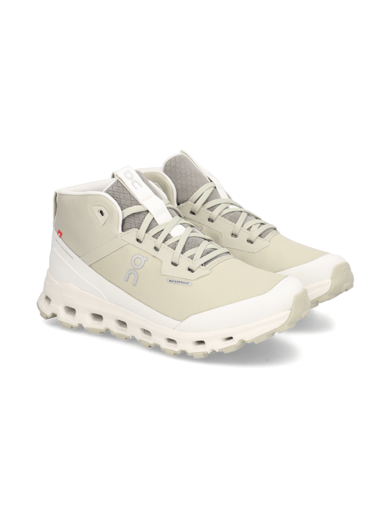 On-superge-srednje-višine-črna