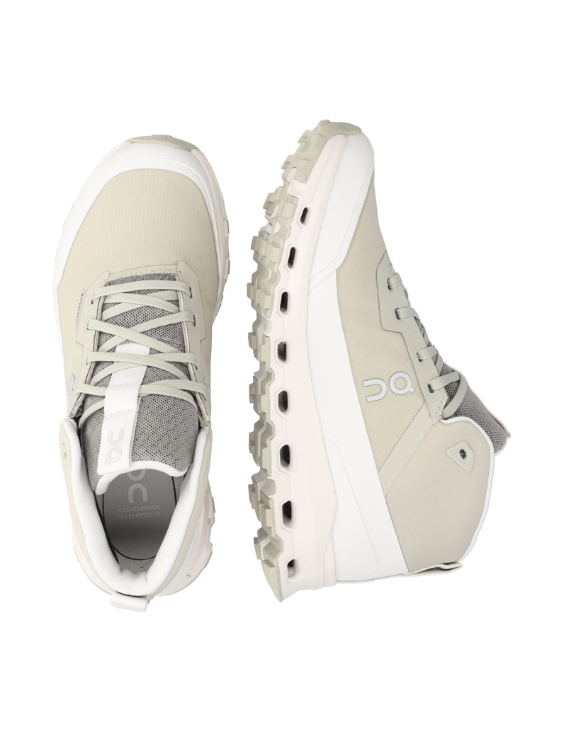 On-superge-srednje-višine-črna