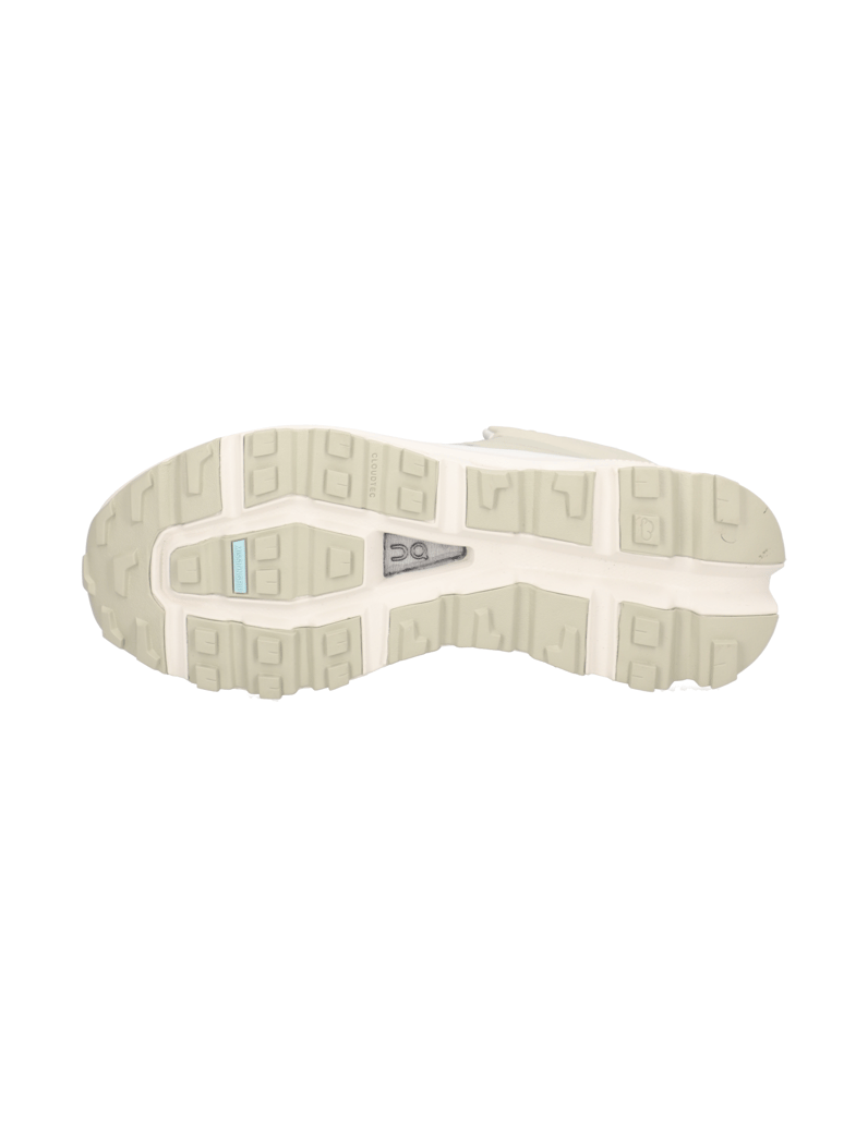 On-superge-srednje-višine-črna