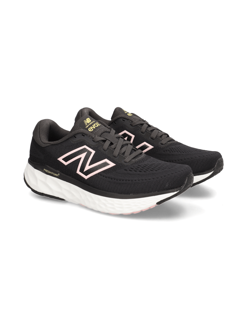 New-Balance-FRESH-FOAM-X-EVOZ-V4-črna