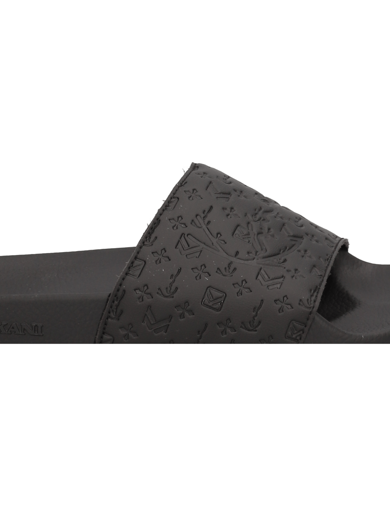 Karl-Kani-šľapky-k-vode-čierna