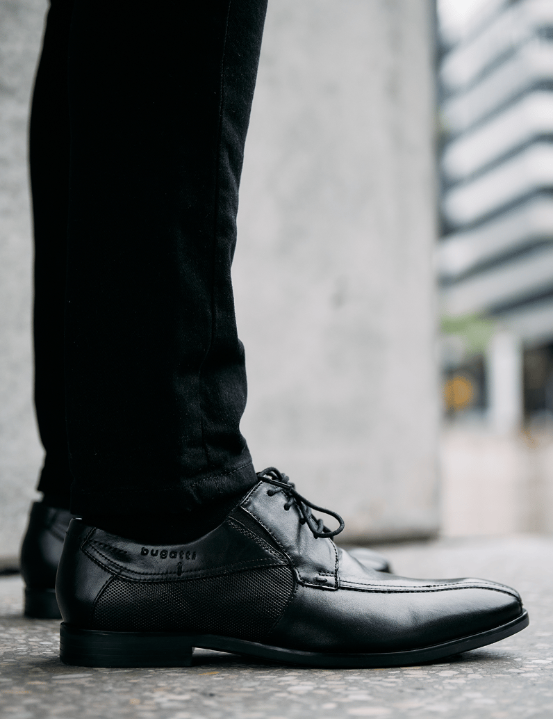 BUGATTI-čevlji-na-vezalke-črna