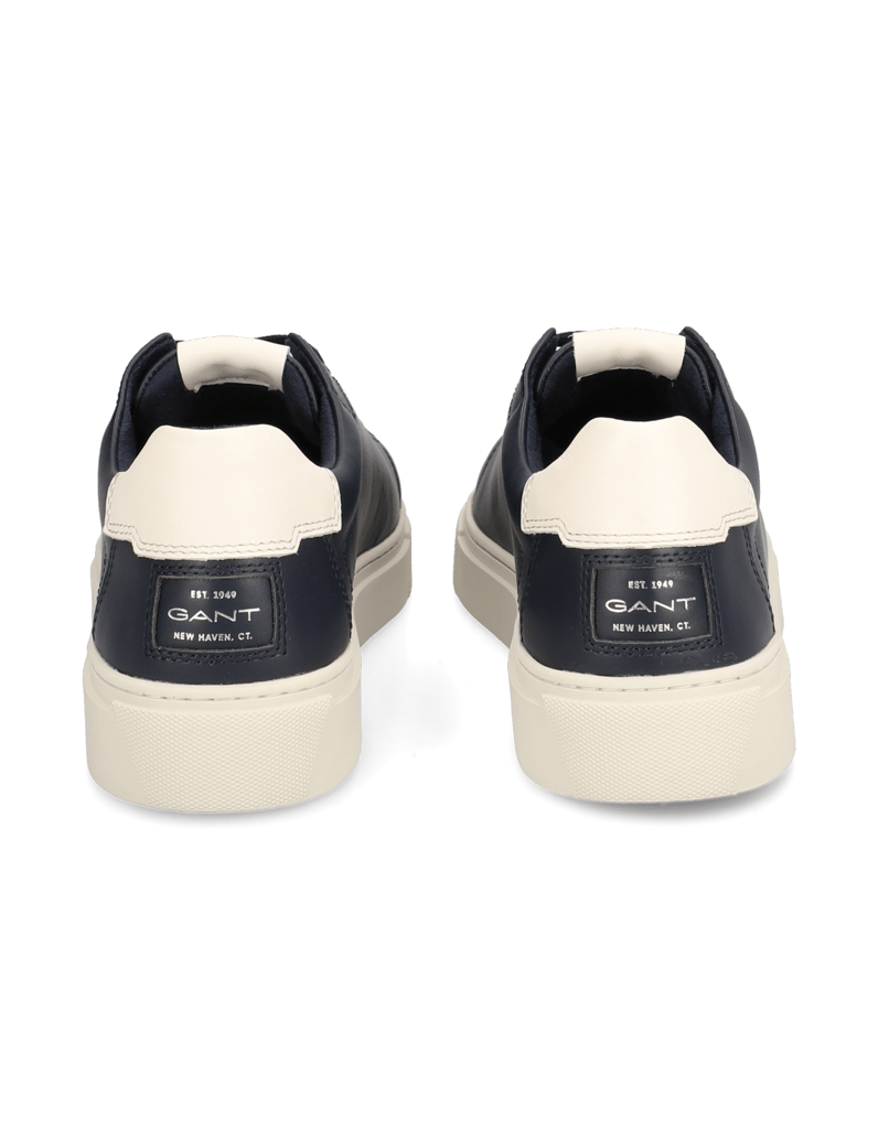 GANT-Mc-Julien-weiss