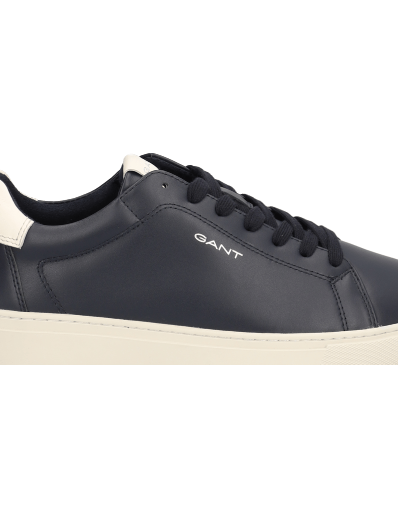 GANT-Mc-Julien-weiss