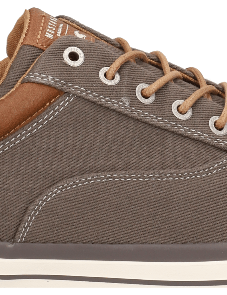 Mustang-športni-čevlji-na-vezalke-siva