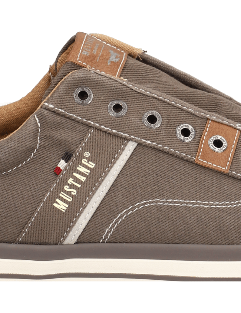 Mustang-športni-čevlji-na-vezalke-siva