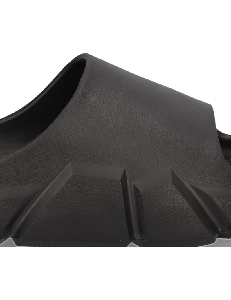 Pat-Calvin-pantofle-černá