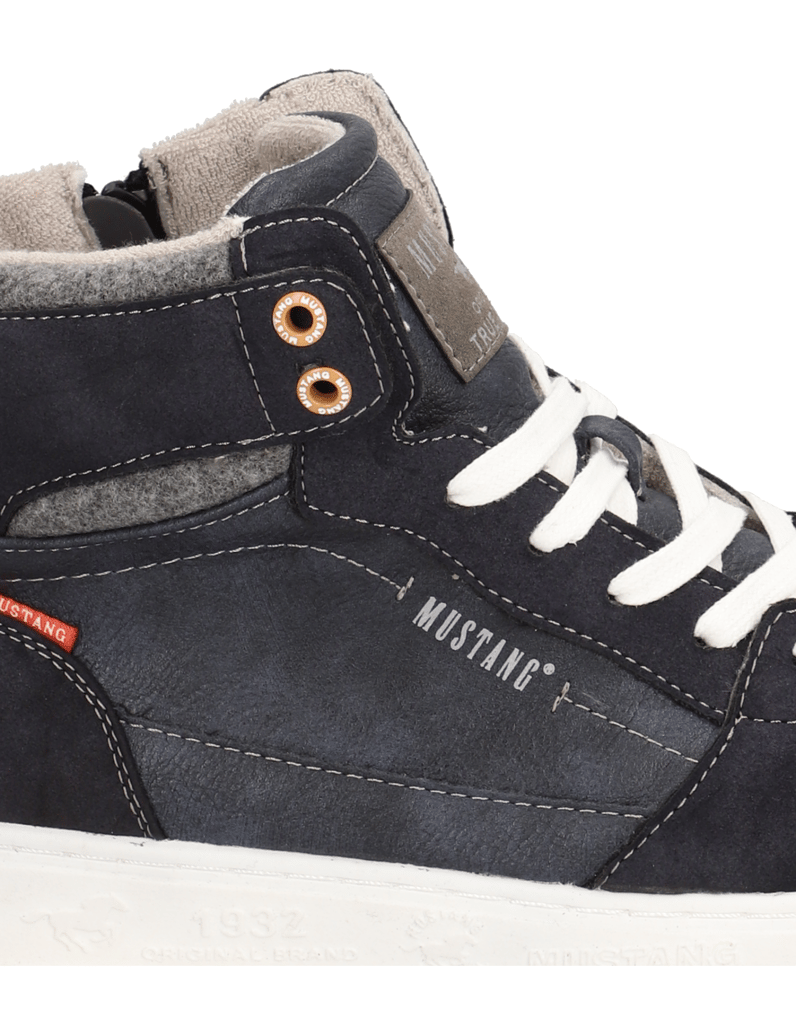 Mustang-Sneaker-Mid-Cut