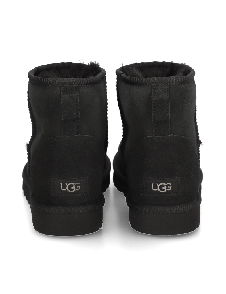 UGG-CLASSIC-MINI-černá
