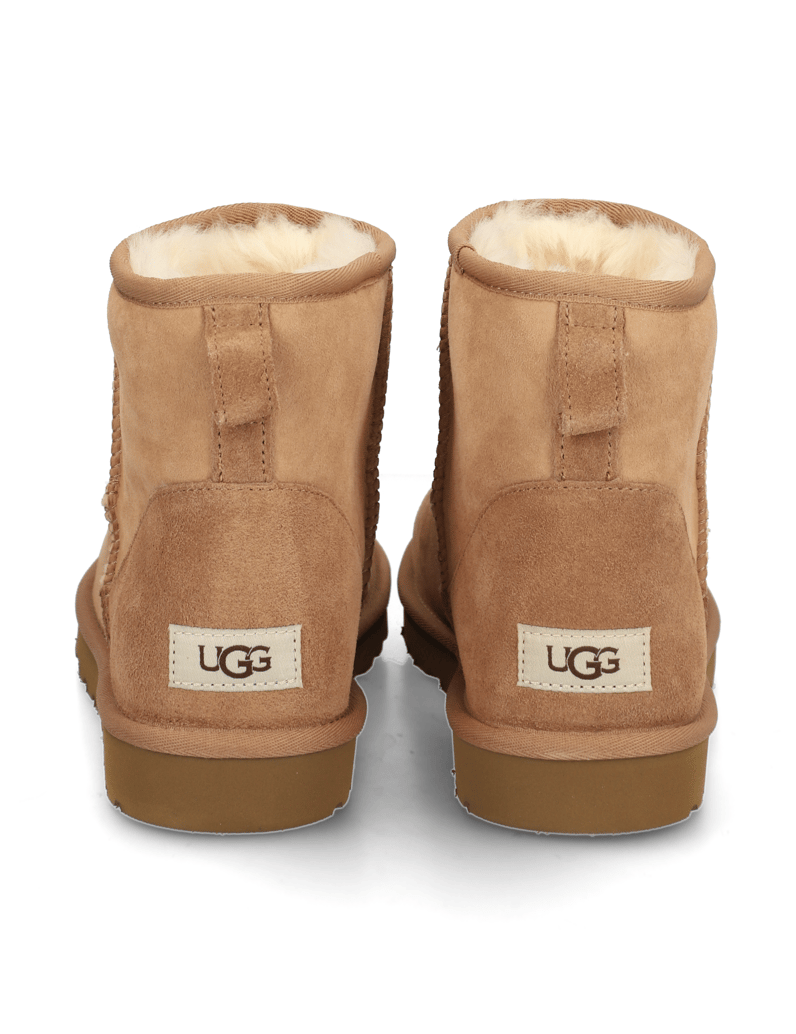 UGG-CLASSIC-MINI-černá