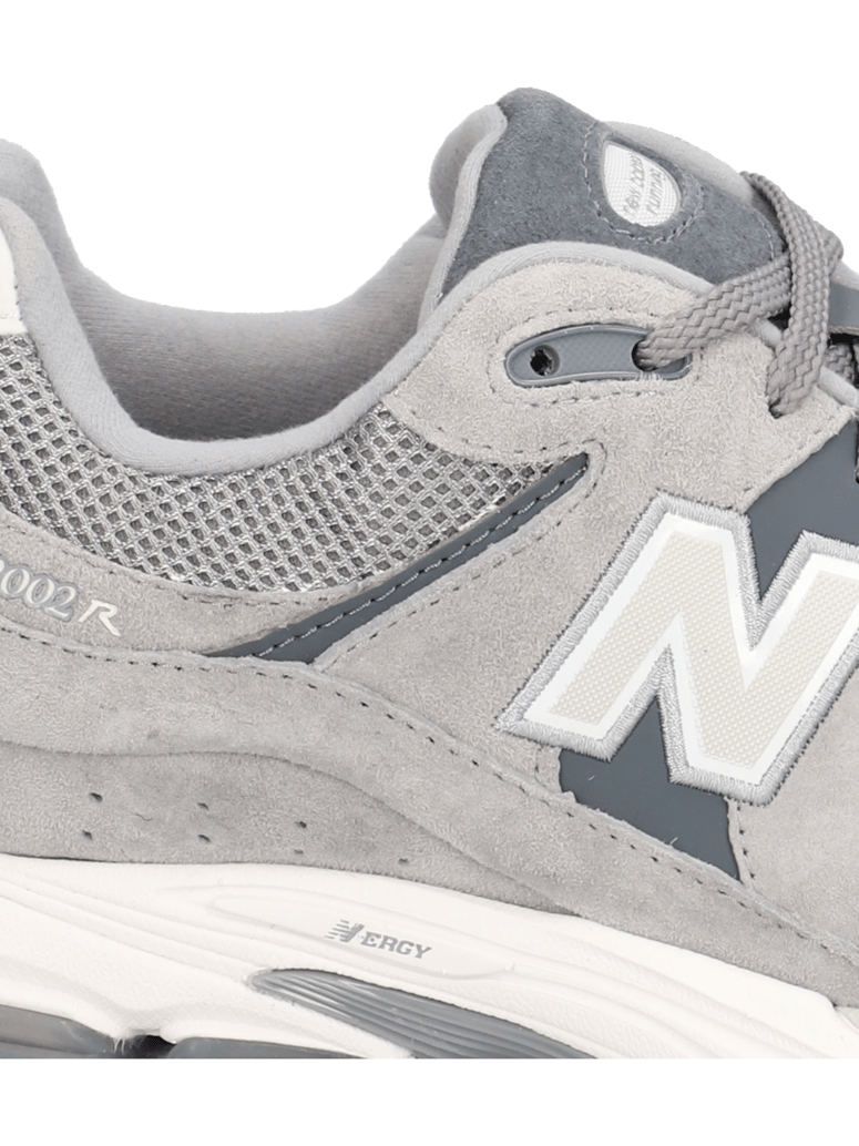 New-Balance-2002R-grau