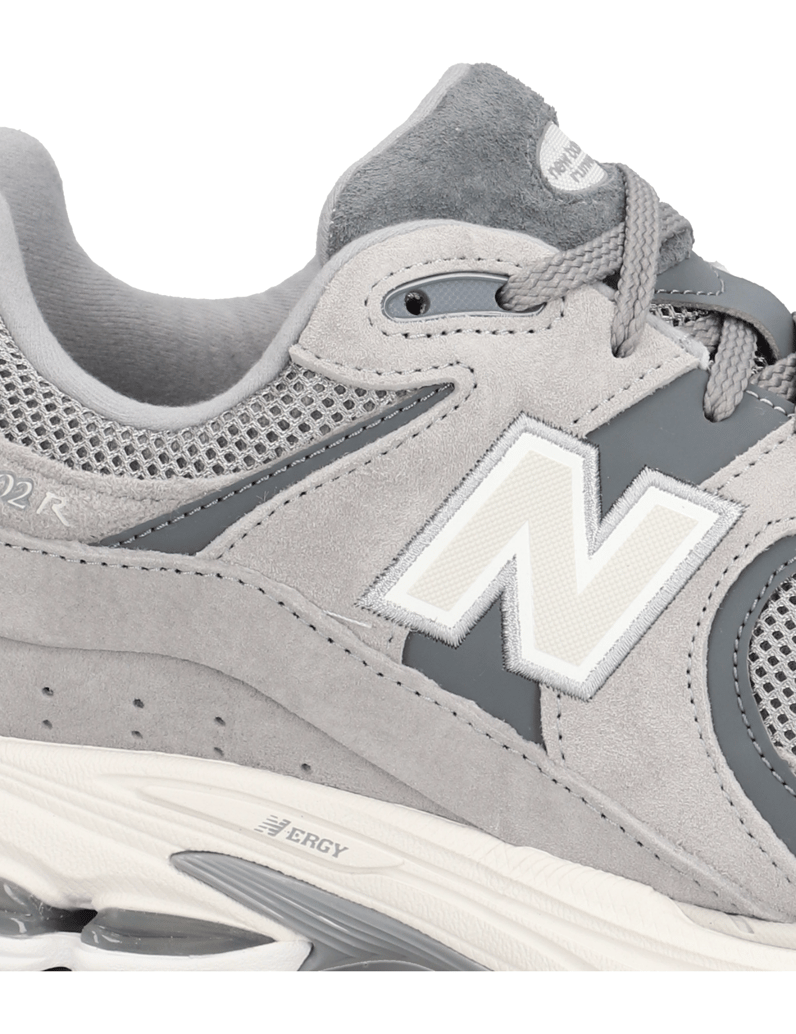 New-Balance-M2002-siva