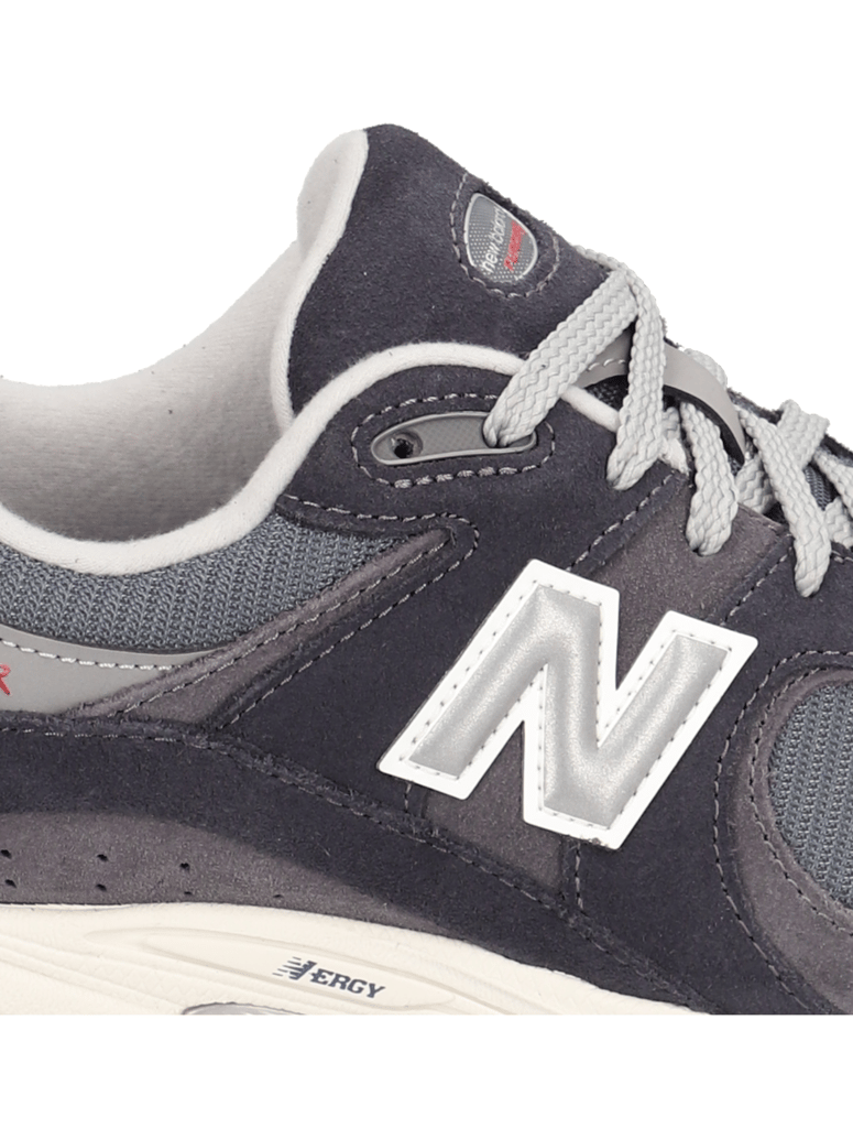 New-Balance-2002R-grau