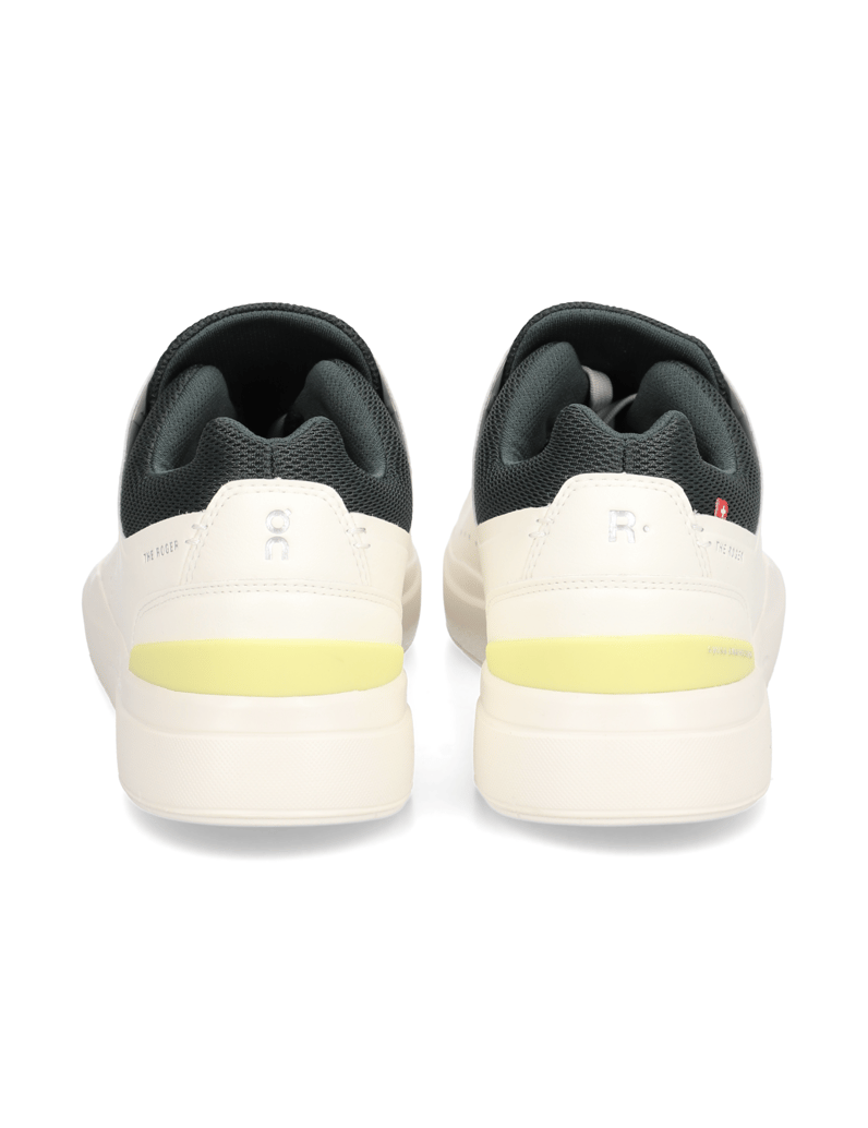 On-The-Roger-Advantage-schwarz