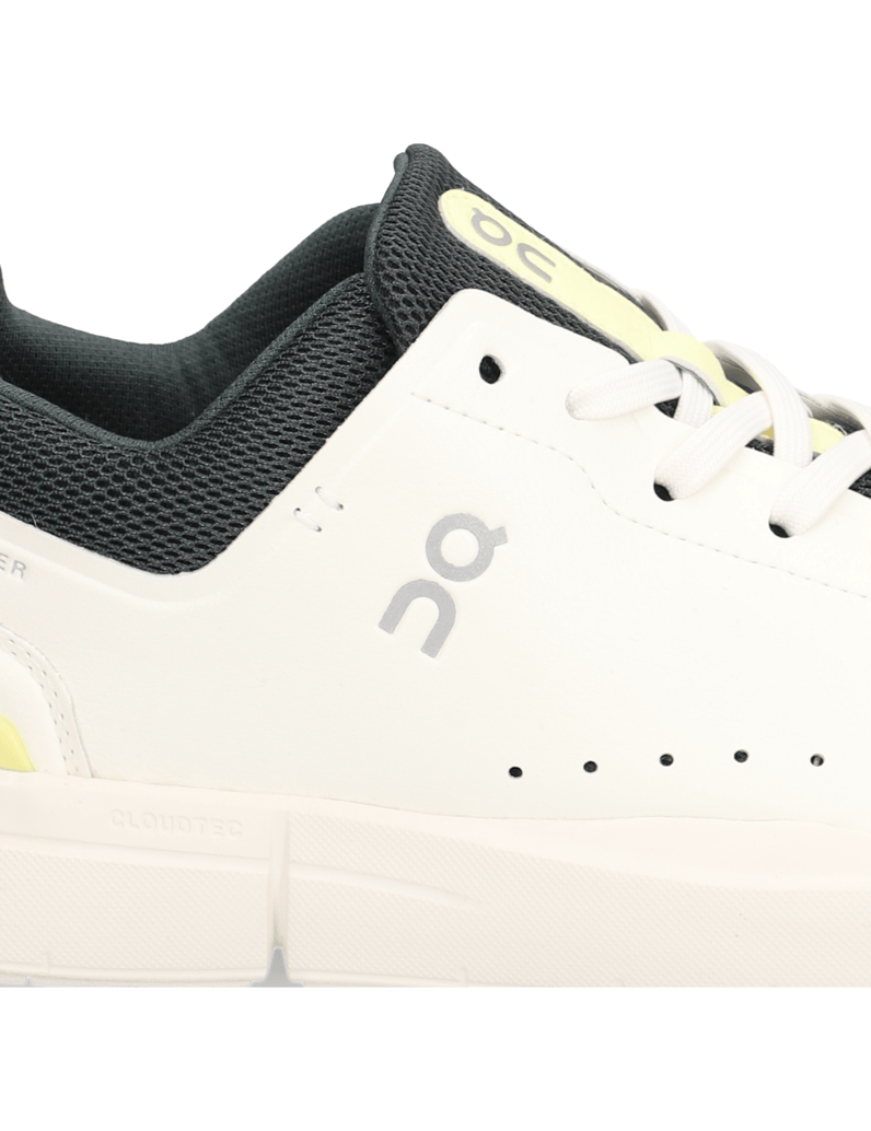 On-The-Roger-Advantage-schwarz