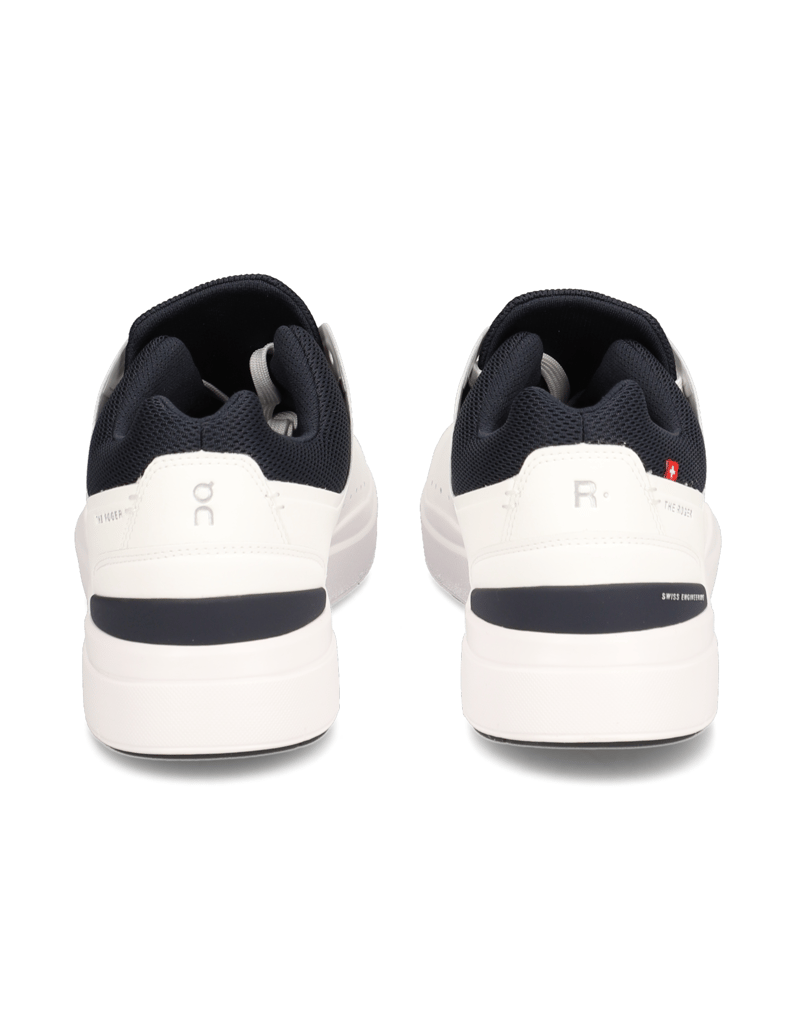 On-The-Roger-Advantage-schwarz