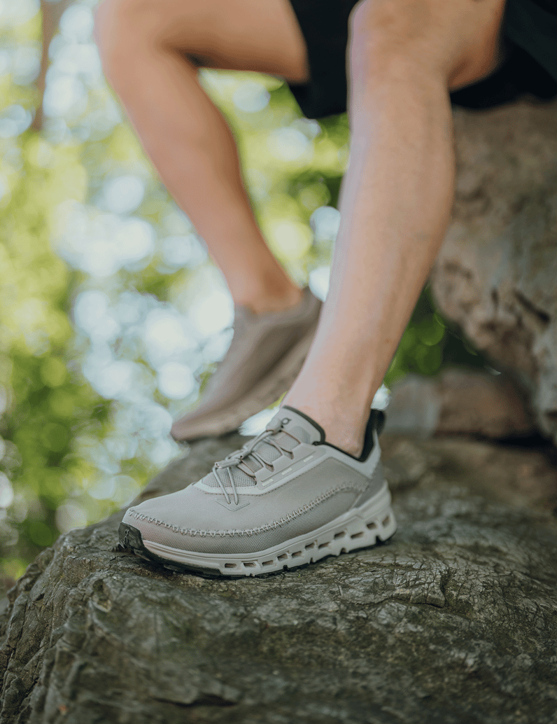 On-CLOUDAWAY-2-čierna