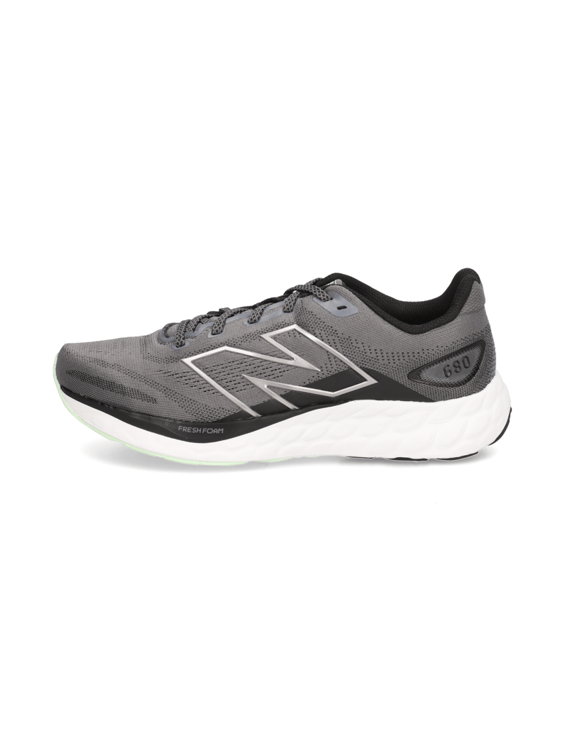 New-Balance-Fresh-Foam-680-v8-schwarz