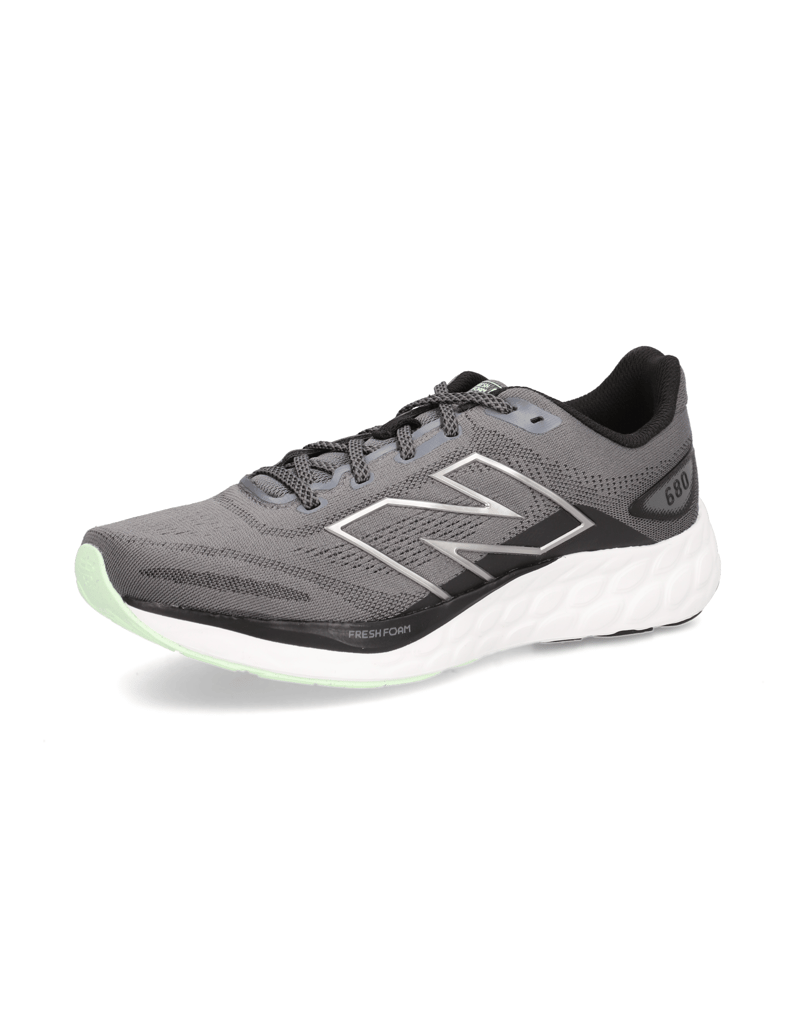 New-Balance-Fresh-Foam-680-v8-schwarz