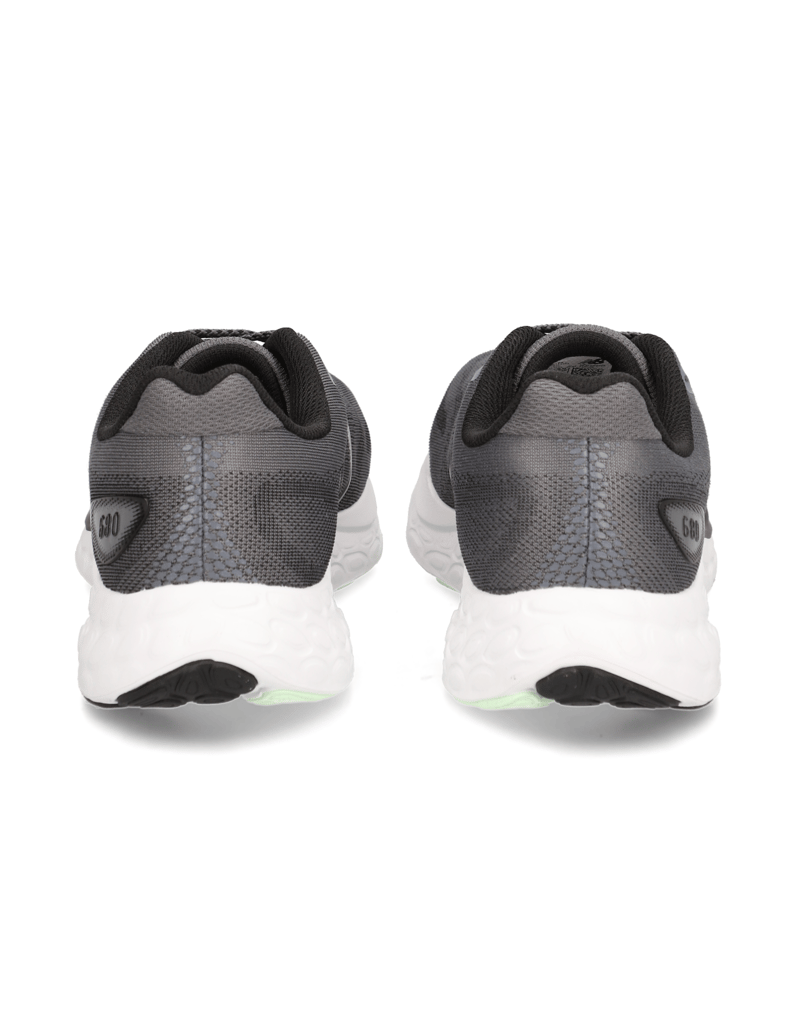 New-Balance-Fresh-Foam-680-v8-schwarz