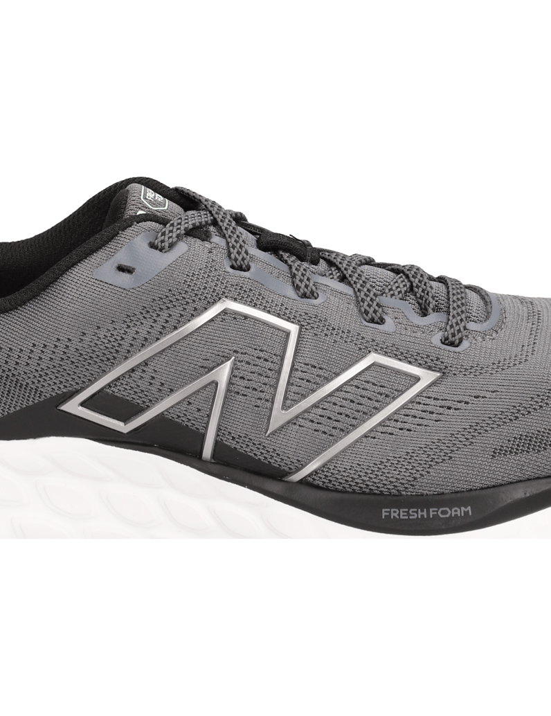 New-Balance-Fresh-Foam-680-v8-schwarz