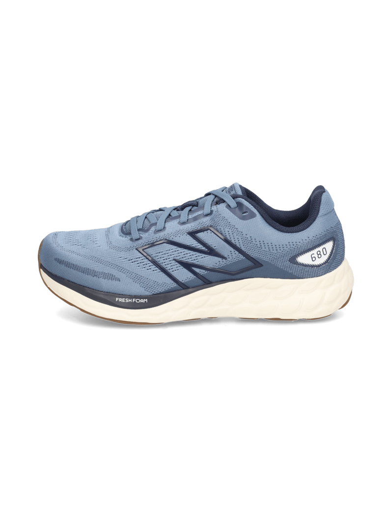New-Balance-Fresh-Foam-680-v8-schwarz