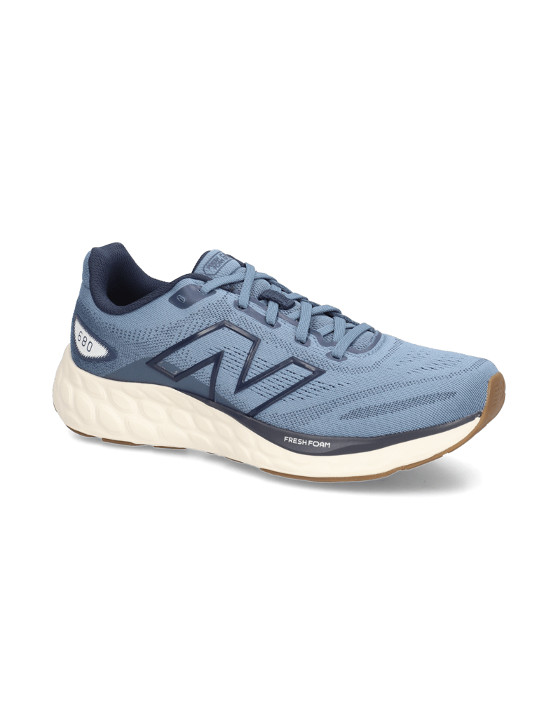 New-Balance-Fresh-Foam-680-v8-schwarz