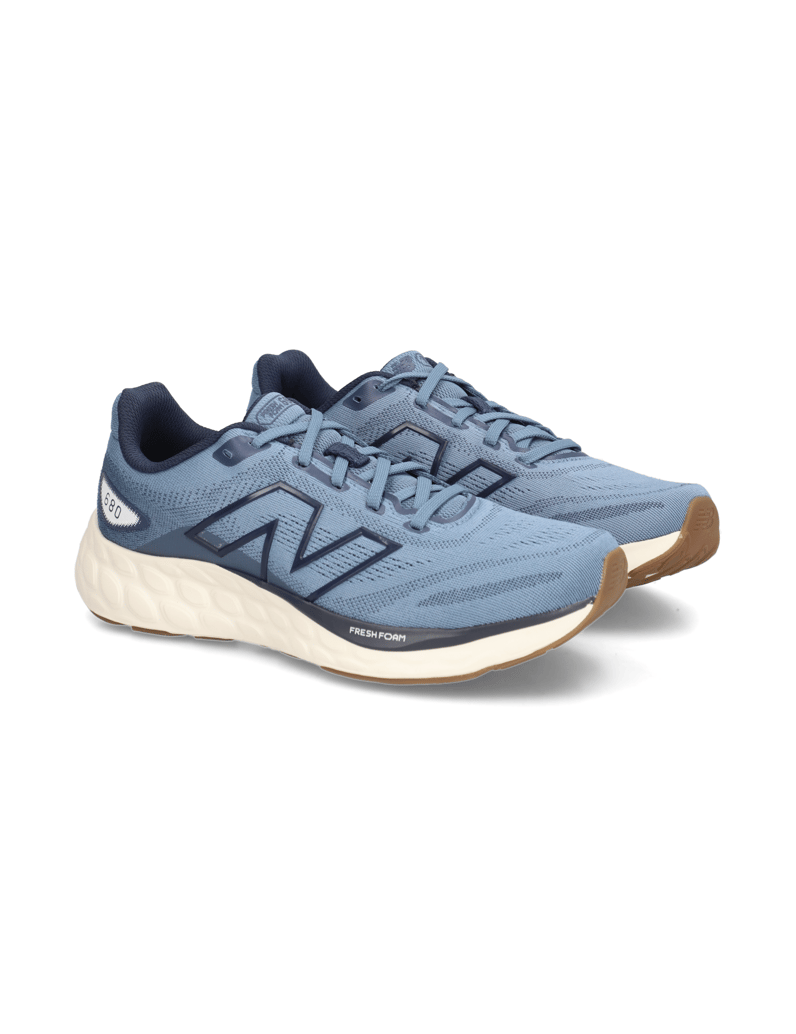 New-Balance-Fresh-Foam-680-v8-schwarz