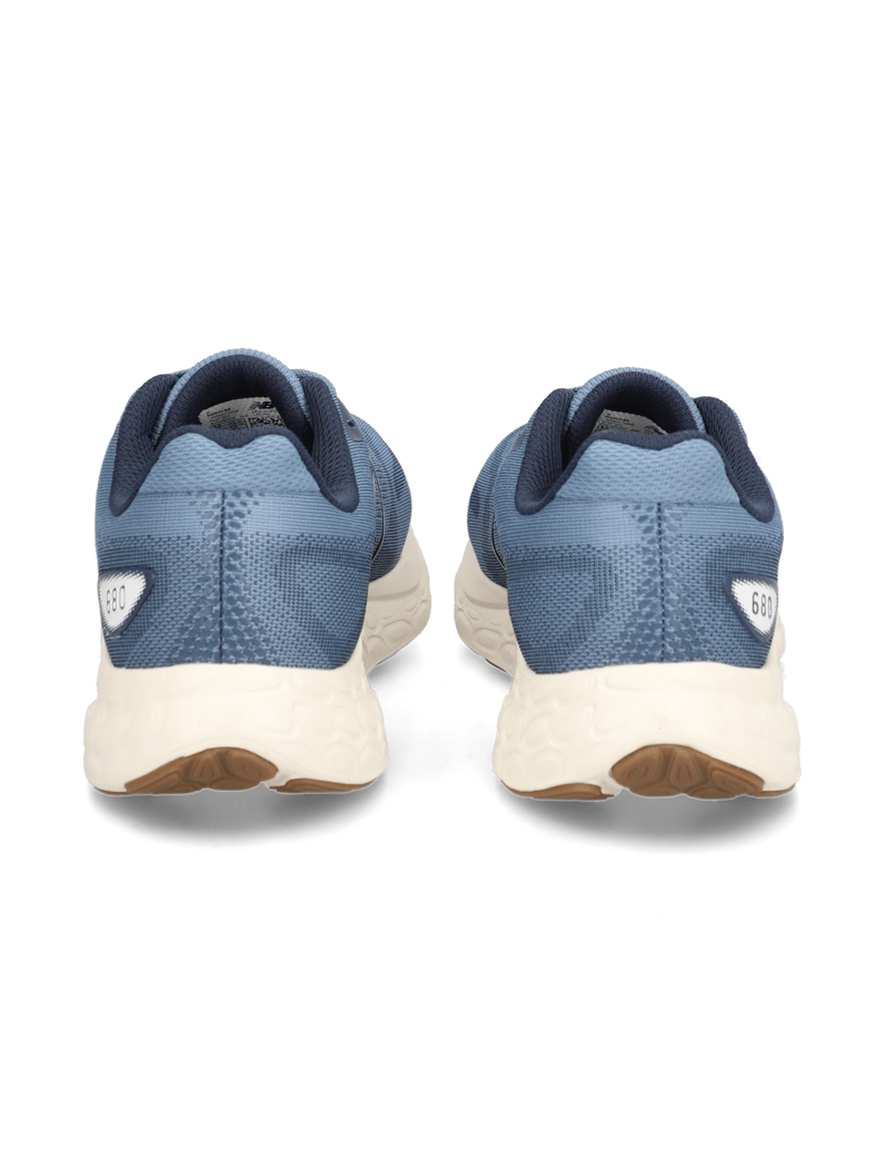 New-Balance-Fresh-Foam-680-v8-schwarz