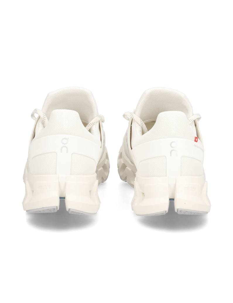 On-Cloudswift-4-AD-črna