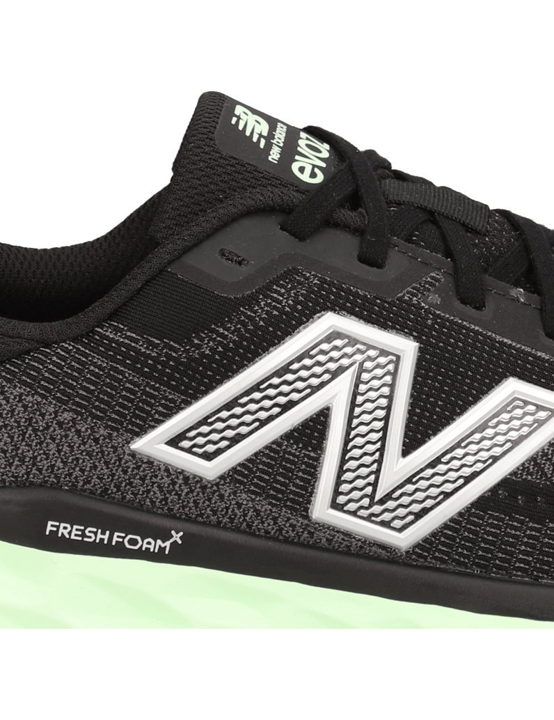 New-Balance-Fresh-Foam-X-Evoz-v4-schwarz