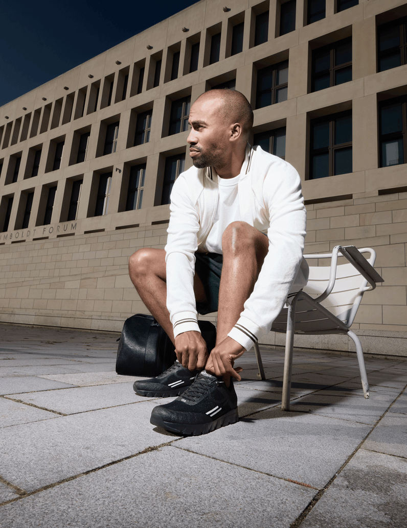 tenhaag-THG-2-čierna