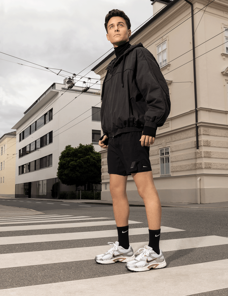 Nike-NIKE-V5-RNR-grau