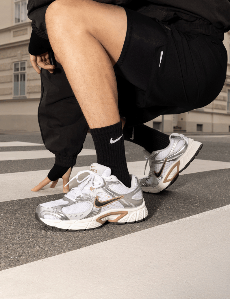 Nike-NIKE-V5-RNR-grau