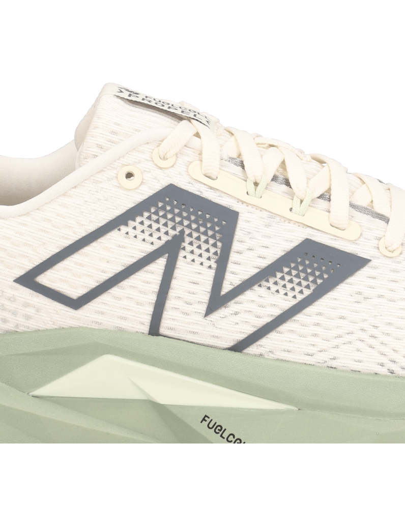 New-Balance-Fuel-Cell-Propel-v5-grau