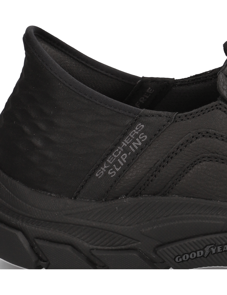 Skechers-nazouvací-boty-černá