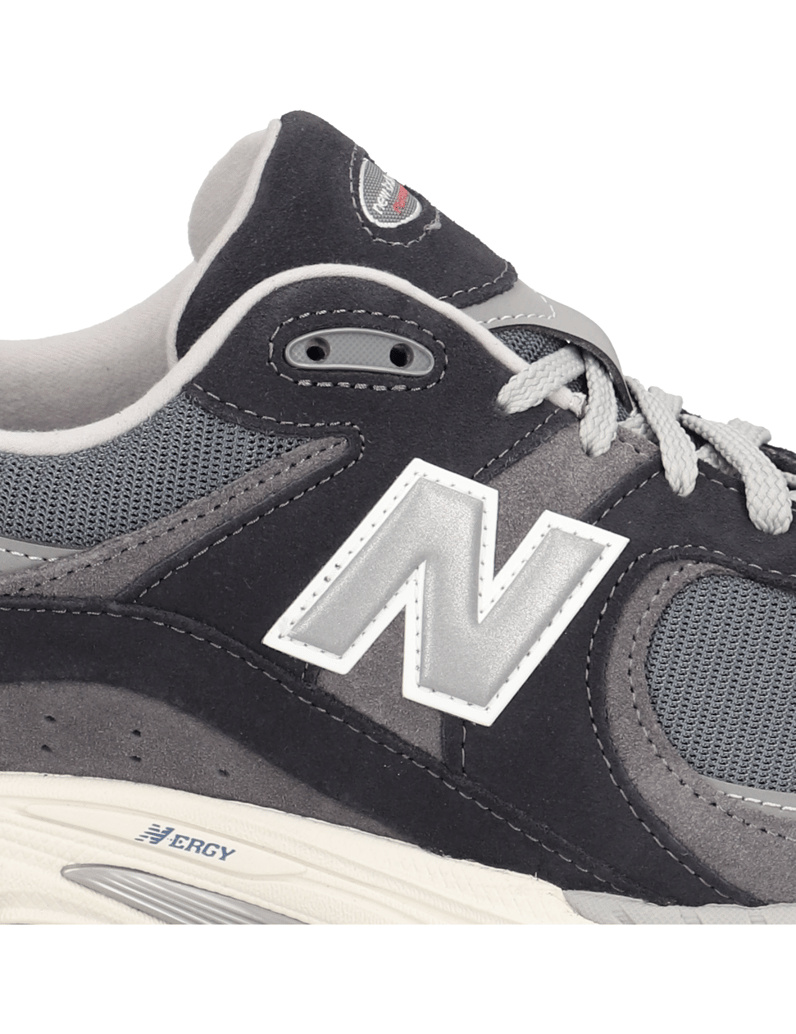 New-Balance-U2002-siva
