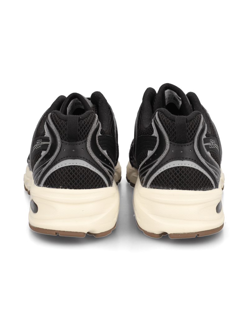 New-Balance-U530-čierna