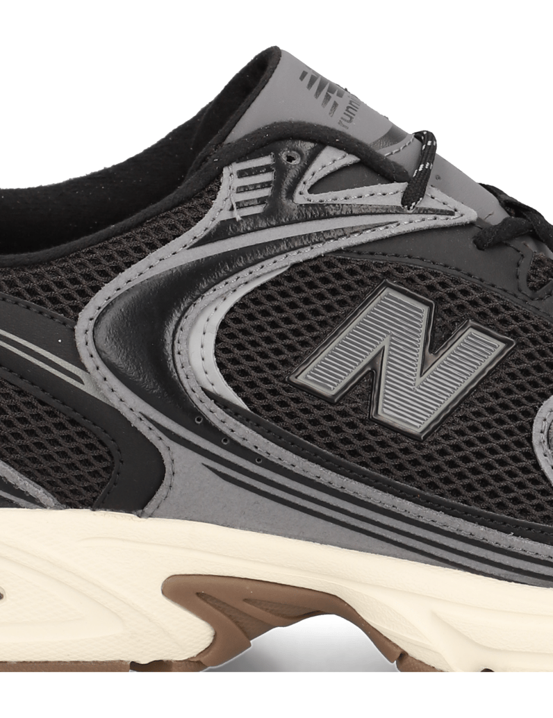 New-Balance-U530-čierna
