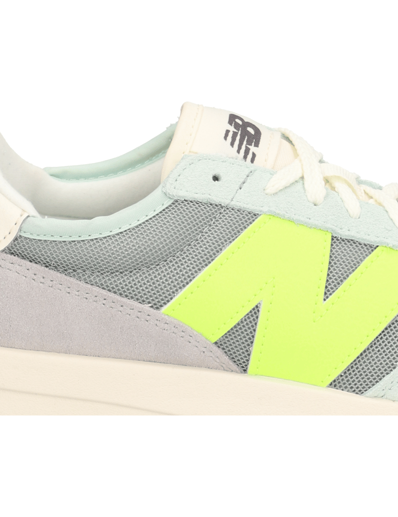 New-Balance-GS370DA-siva
