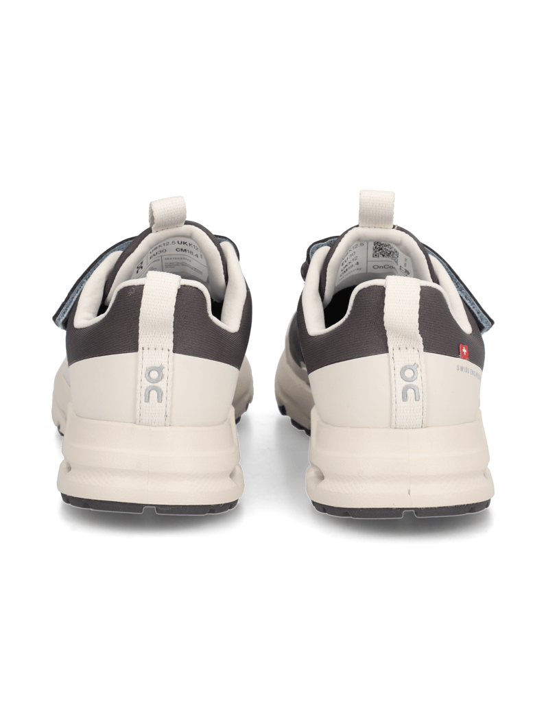 On-Cloudhero-Waterproof-blau