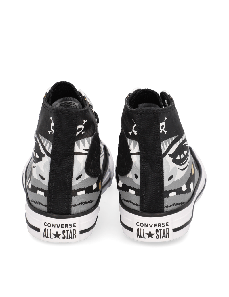 Converse-CHUCK-TAYLOR-ALL-STAR-PIRATE-PRINT