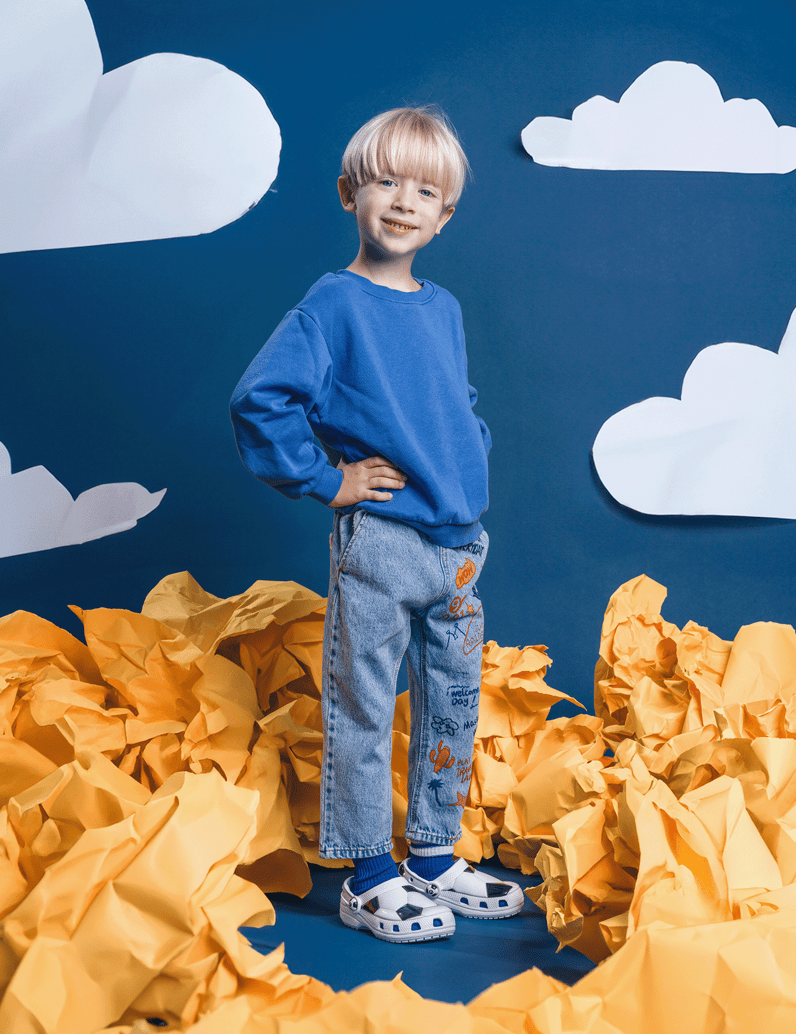 Crocs-CLASSIC-SOCCER-BALL-CLOG-bílá