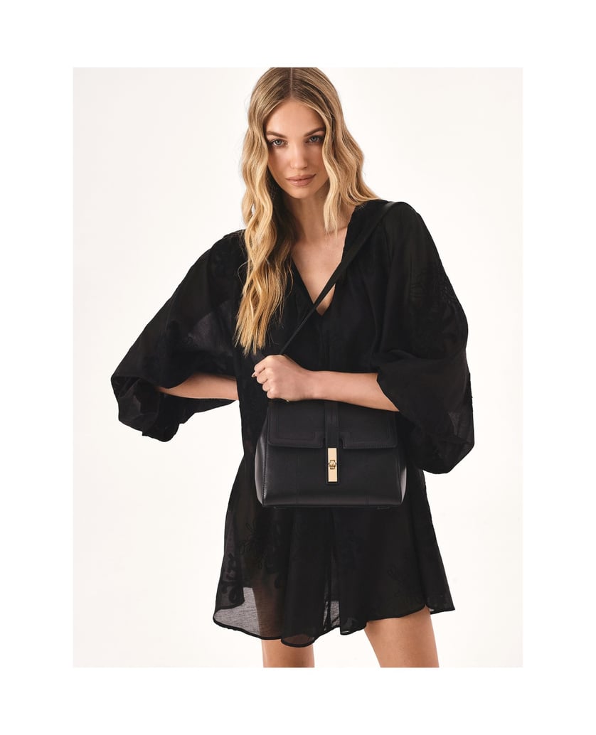 Kazar-Black-leather-handbag-with-unique-flap-černá