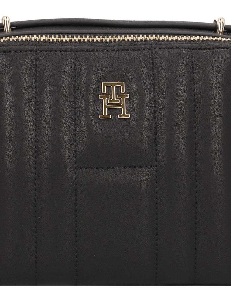 Tommy-Hilfiger-TH-FEMININE-CONV-CAMERA-BAG-schwarz