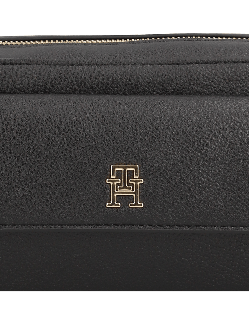 Tommy-Hilfiger-TH-DISTINCT-CAMERA-BAG-beige