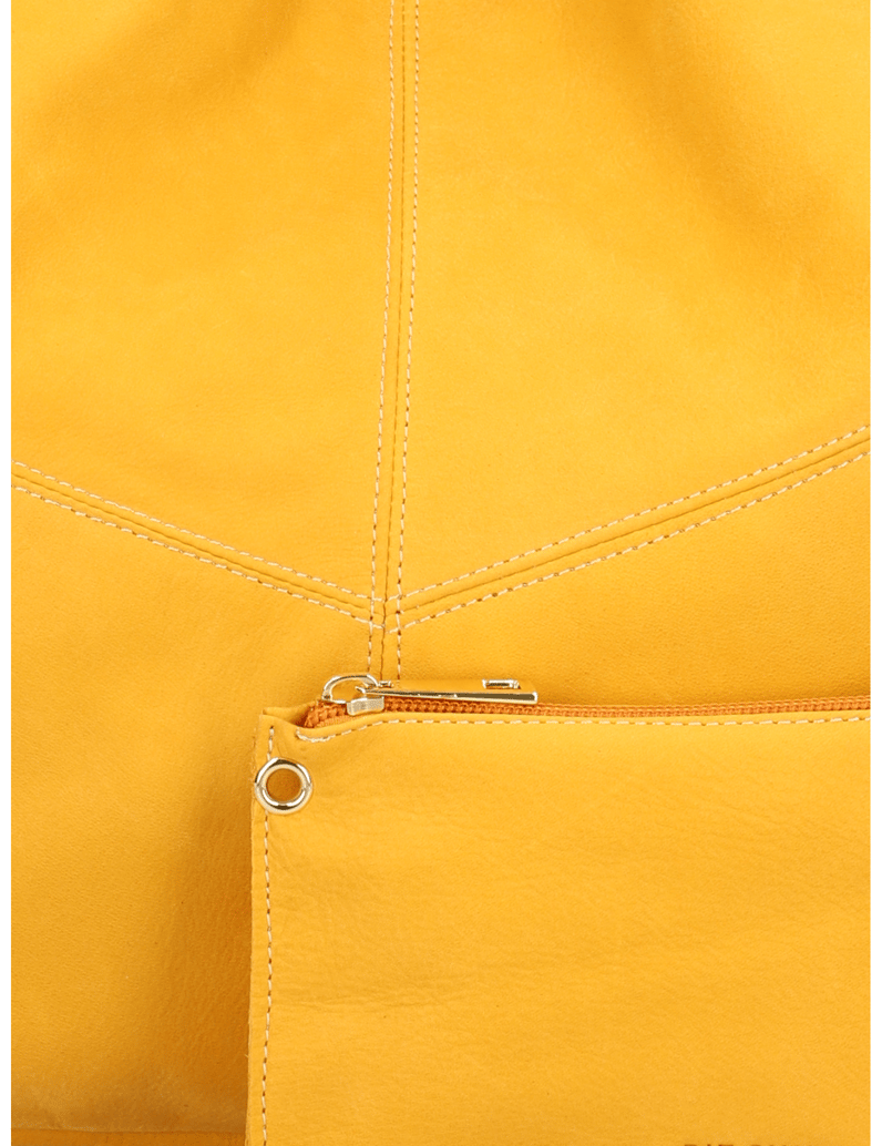 Pat-Calvin-torbica-zlata