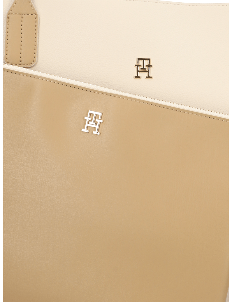 Tommy-Hilfiger-TH-DISTINCT-TOTE-beige